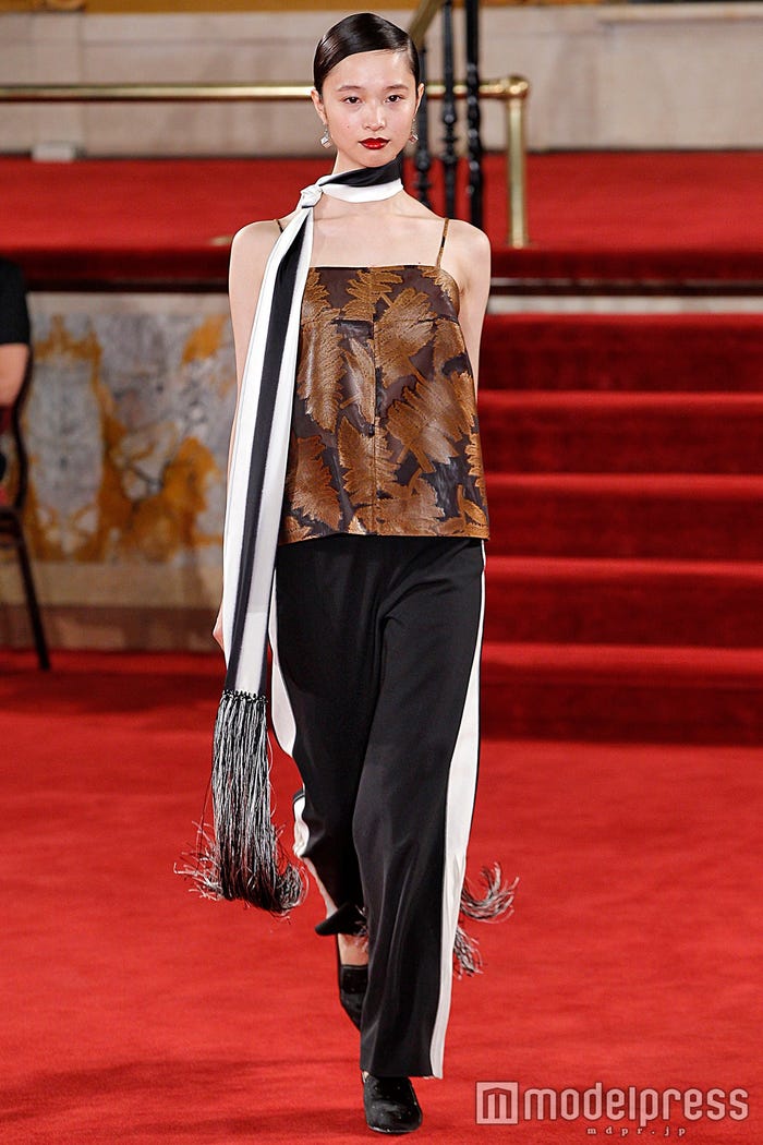 萬波ユカ/「Creatures of the Wind」2016年秋冬ニューヨークコレクションより/photo:Getty Images