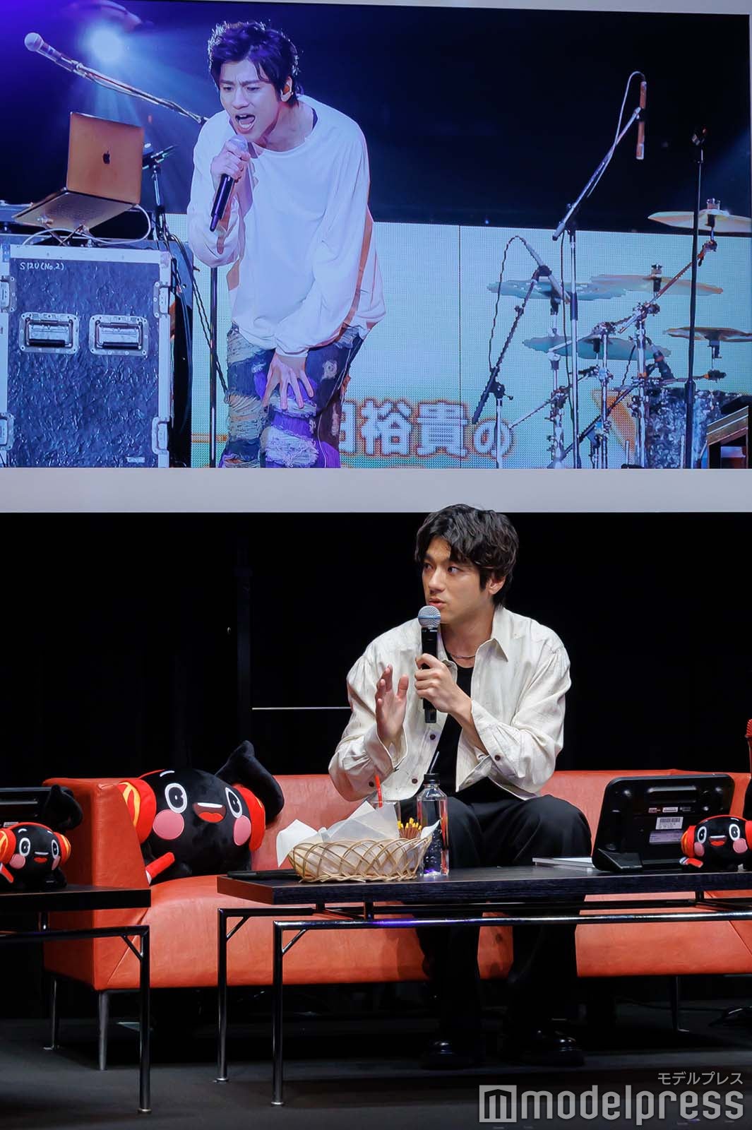 横浜アリーナで熱唱する山田裕貴の写真（上）（C）モデルプレス