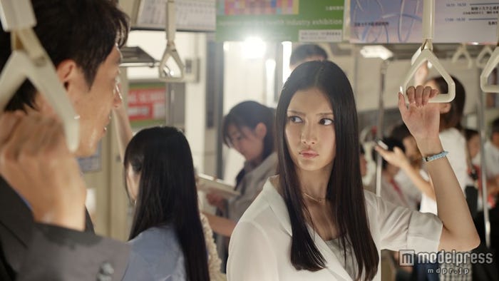 菜々緒/新CM「勘違いする男」篇