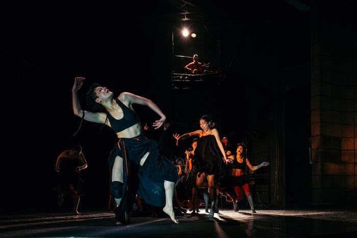 「ラストパイ」過去公演舞台写真/2018年再演時「ラストパイ」菅原小春ほか 撮影: Yulia Skogoreva(画像提供:Dance New Air 2018)