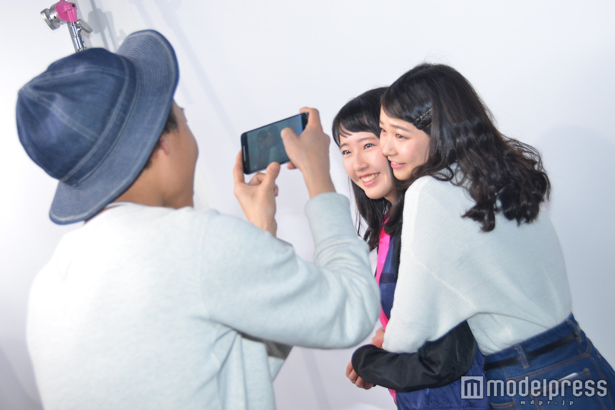 プロカメラマンによる撮影の様子（C）モデルプレス