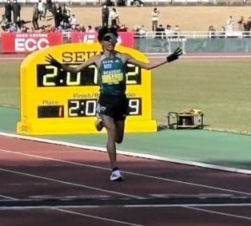 “シン・山の神”黒田朝日が激走3位「何とかスタートライン」な状態でも「レース始まったら全集中」衝撃の走り 吉田との青学大先輩後輩壮絶日本人首位争い一騎打ち4秒差惜敗もMGC切符獲得