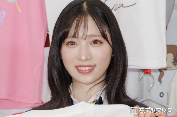 AKB48小栗有以、ふんわりミニスカタイツコーデ披露「脚をすらっと見せてくれるのも好き」