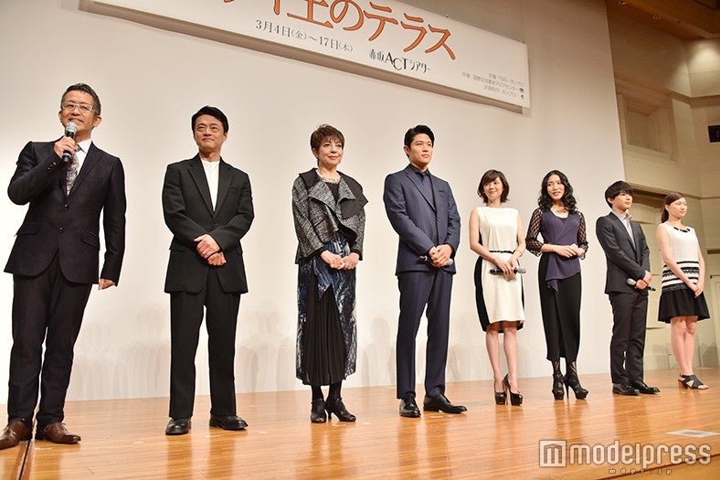 舞台「ライ王のテラス」製作発表会／左から：宮本亜門、神保悟志、鳳蘭、鈴木亮平、倉科カナ、中村中、吉沢亮、大野いと（C）モデルプレス