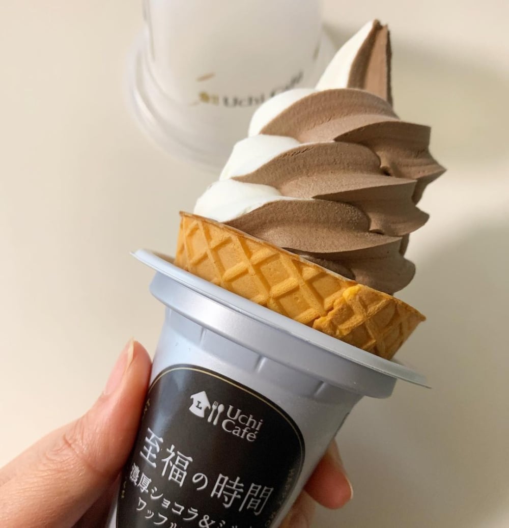 濃厚ショコラアンドミルクワッフルコーン