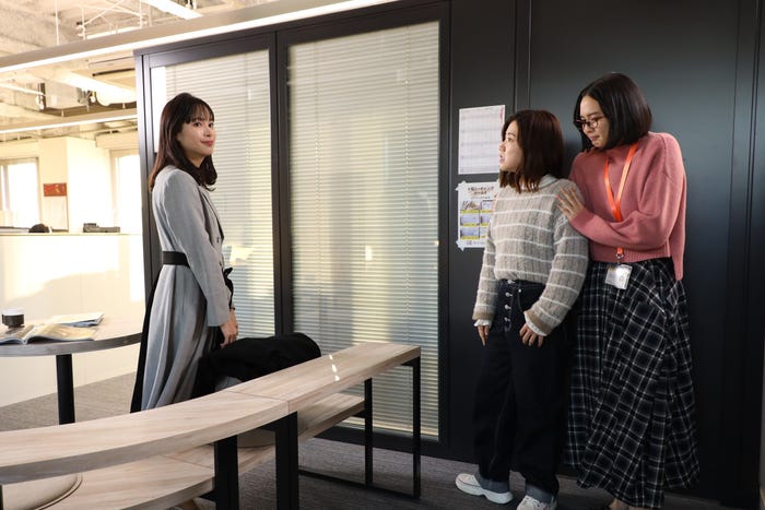 (左から)関水渚、福田麻貴、白河れい「婚活1000本ノック」第3話より(C)フジテレビ