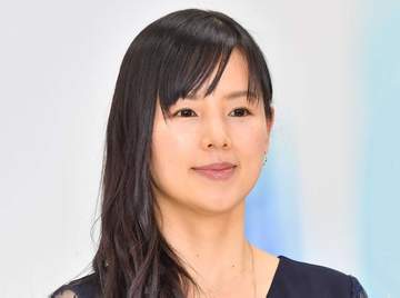 47歳美人女優 老眼心配で眼科受診→視力検査で驚きの結果に 「笑顔満点」「大人かわいい～」メガネ姿も公開