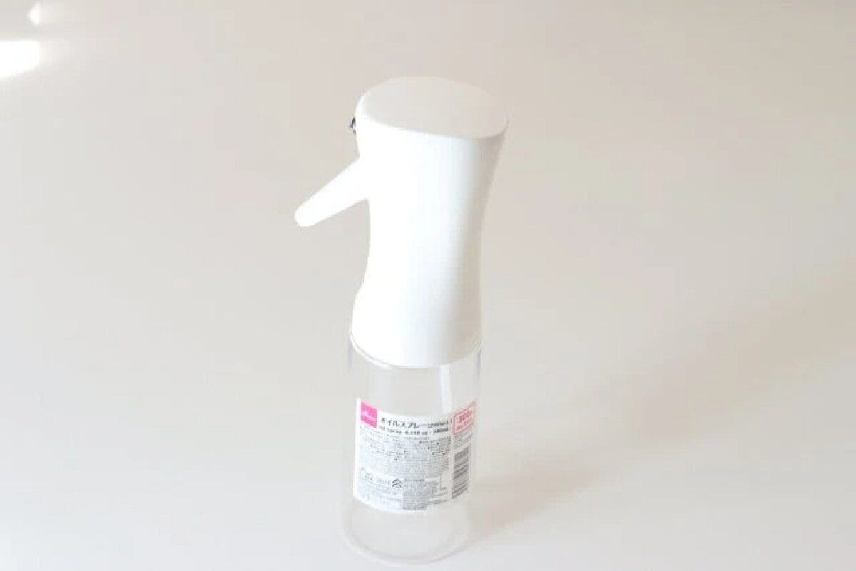 ダイソー オイルスプレー(240mL) ダイソーのオイルスプレー(240mL)のパッケージ