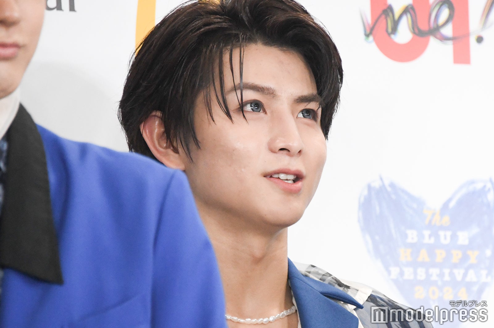 青のカラコンが似合うハル（C）モデルプレス