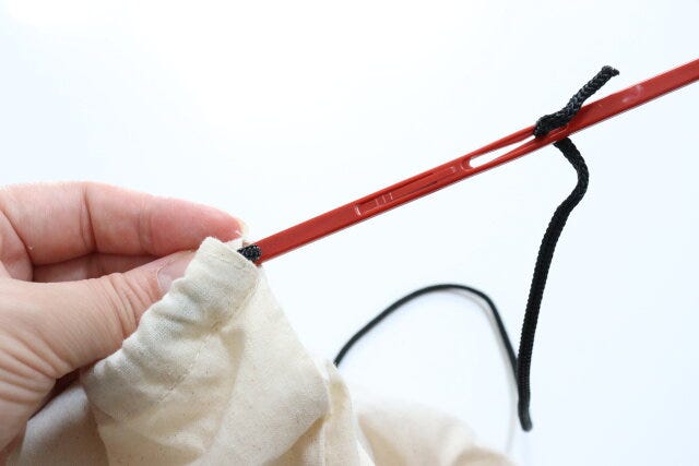 セリア　紐も通せるループターナー　紐通し　使用例