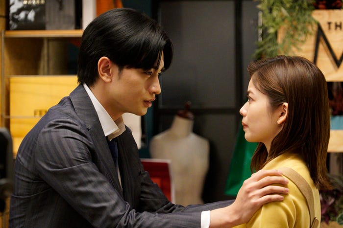 中島健人、小芝風花「彼女はキレイだった」第8話より(C)カンテレ・フジテレビ