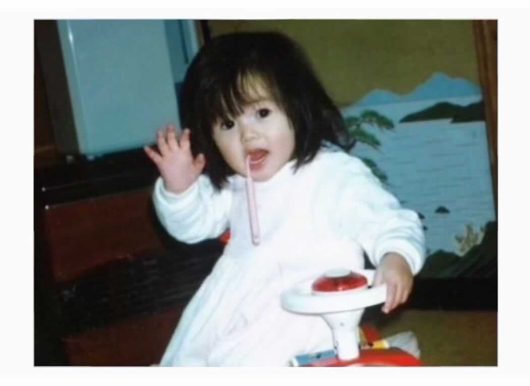 白石麻衣、29歳バースデー迎え幼少期ショット公開「可愛すぎる」「既に完成」と反響