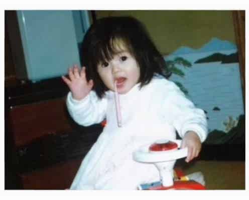 白石麻衣、29歳バースデー迎え幼少期ショット公開「可愛すぎる」「既に完成」と反響