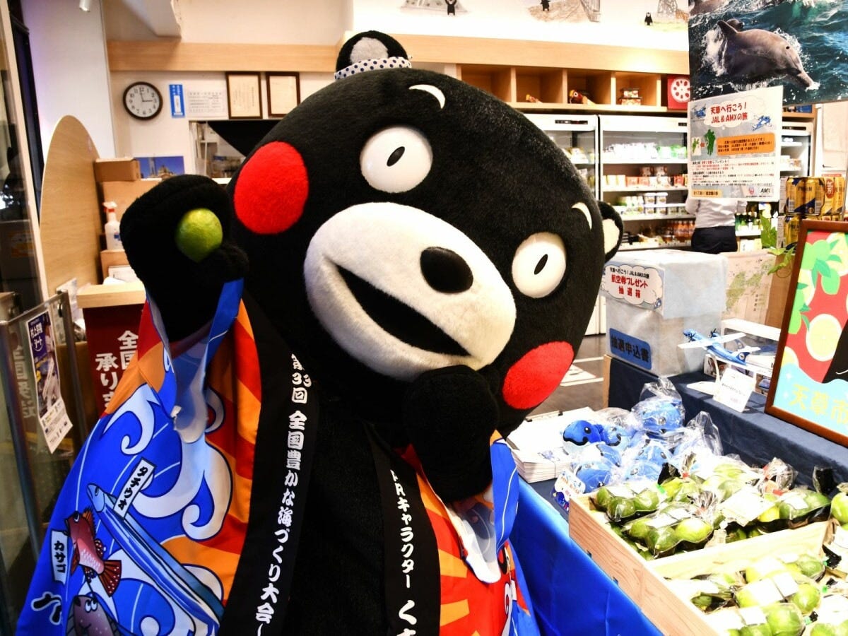 銀座熊本館でPR活動＝8月23日、東京都中央区