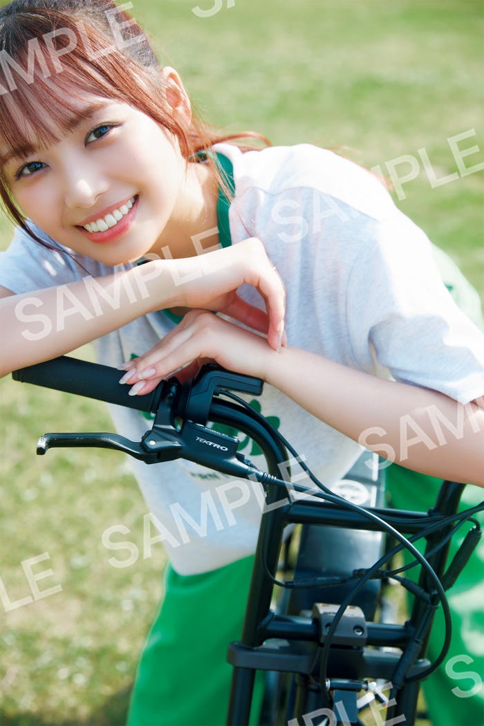 日向坂46 濱岸ひより1st写真集「もしも」封入ポストカード:撮影/三宮幹史(TRIVAL)