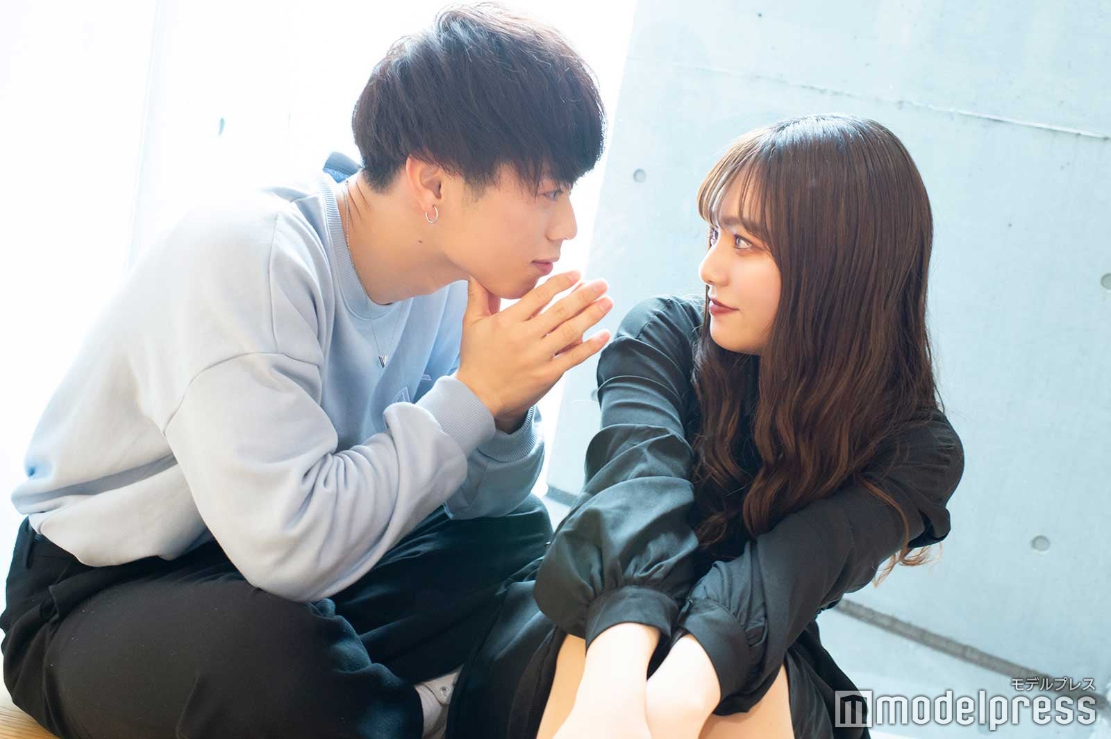 長年付き合っているかのような落ち着いた雰囲気がお似合いの2人でした／流稜太、石川涼楓 （C）モデルプレス