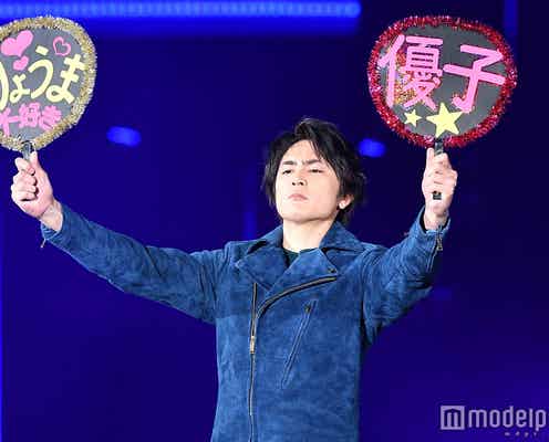 間宮祥太朗、竹内涼真&新木優子“うちわ”持参で登場  ハグで渡すが…思わぬサプライズに会場歓喜<TGC2017 S/S>