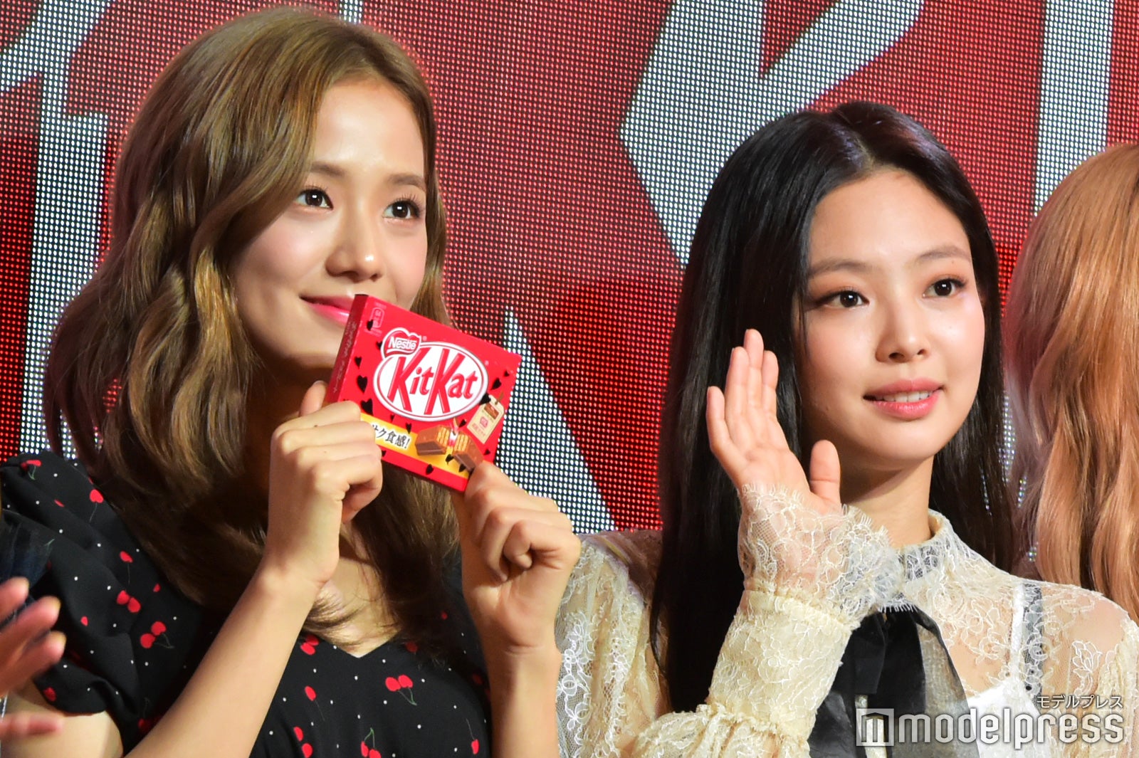 JISOO、JENNIE （C）モデルプレス