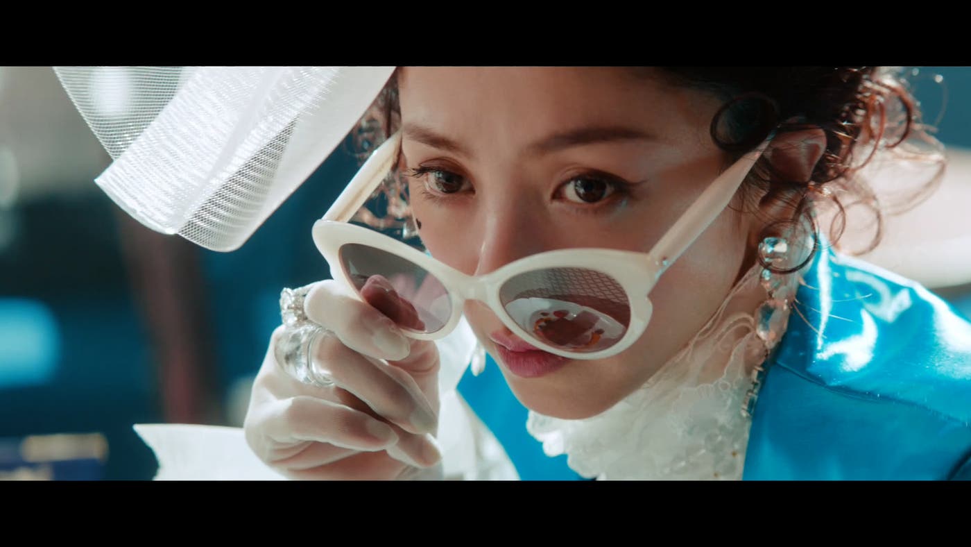 UQUEEN「お忍び視察」篇より