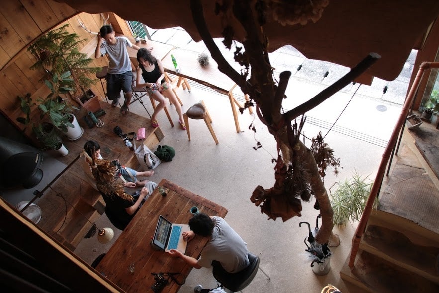 木材を多用したインテリアが心地良い／提供画像 （C）モデルプレス