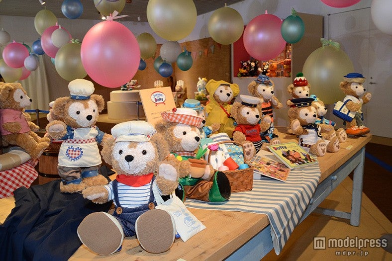 たコスチュームを身につけたダッフィー