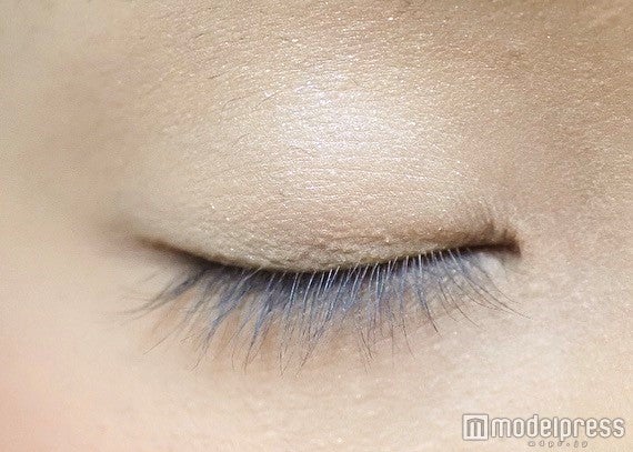 17年夏トレンドメイク 一重だってオシャレしたい シルバー ネイビー オレンジで魅せる最旬eye モデルプレス 17年夏トレンドメイク 一重だってオシャレしたい シルバー ネイビー オレンジで魅せる最旬eye モデルプレス