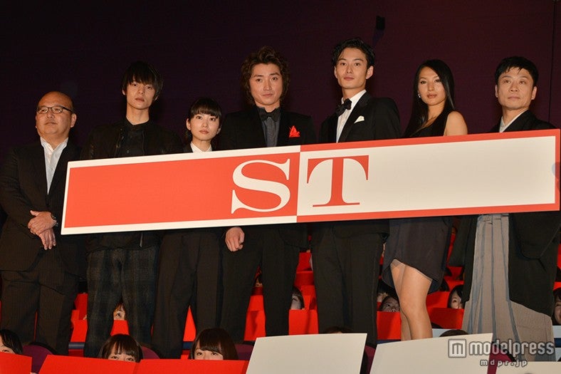 （左より）佐藤東弥監督、窪田正孝、志田未来、藤原竜也、岡田将生、芦名星、三宅弘城