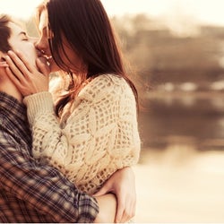 男が浸る「忘れられないキス」4つ