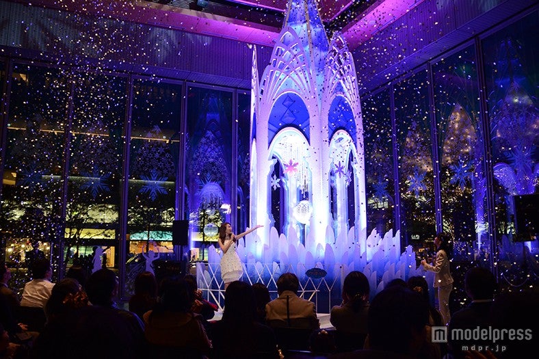 「丸の内クリスマスツリー点灯式」May J.