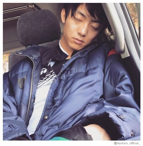 伊藤健太郎、寝顔ショットに「可愛すぎる」「愛おしい」と反響