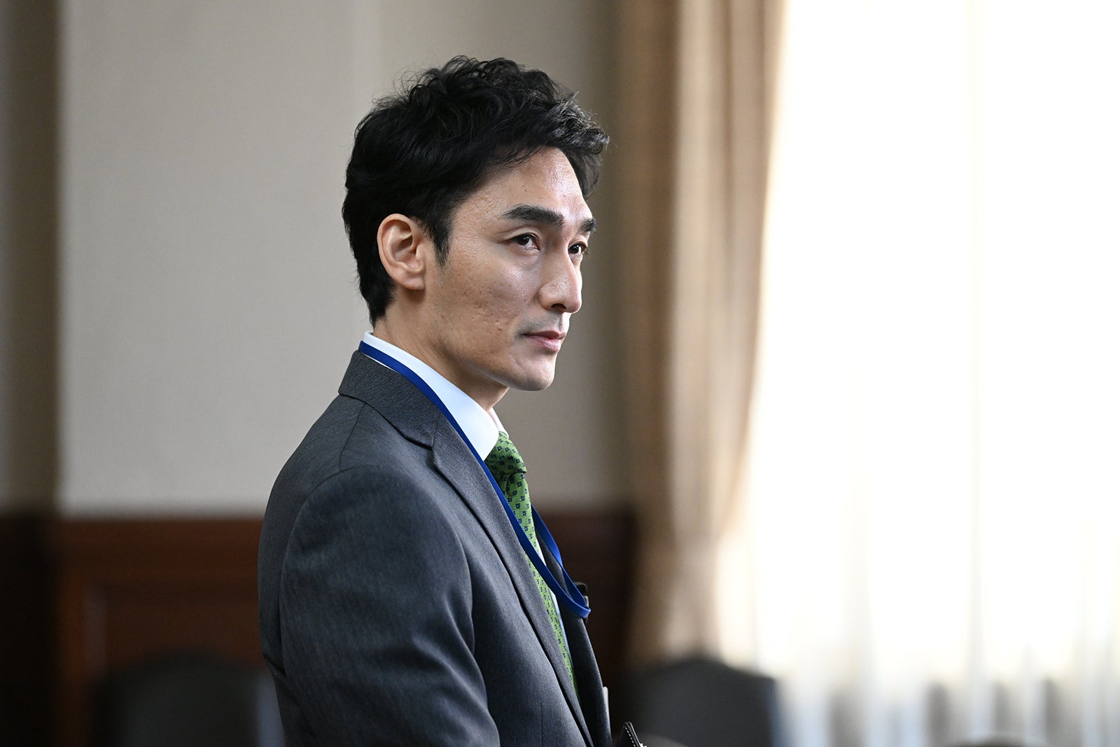 草なぎ剛 「罠の戦争」第3話より（C）カンテレ