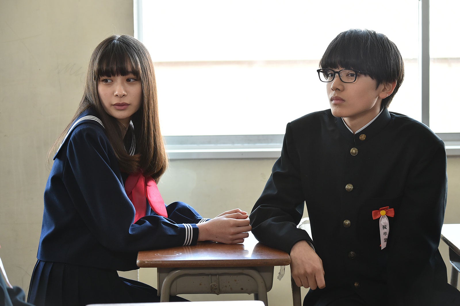 田鍋梨々花、宮世琉弥「パーフェクトワールド」より（C）カンテレ