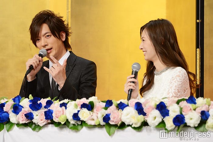 結婚会見に出席したDAIGOと北川景子(C)モデルプレス