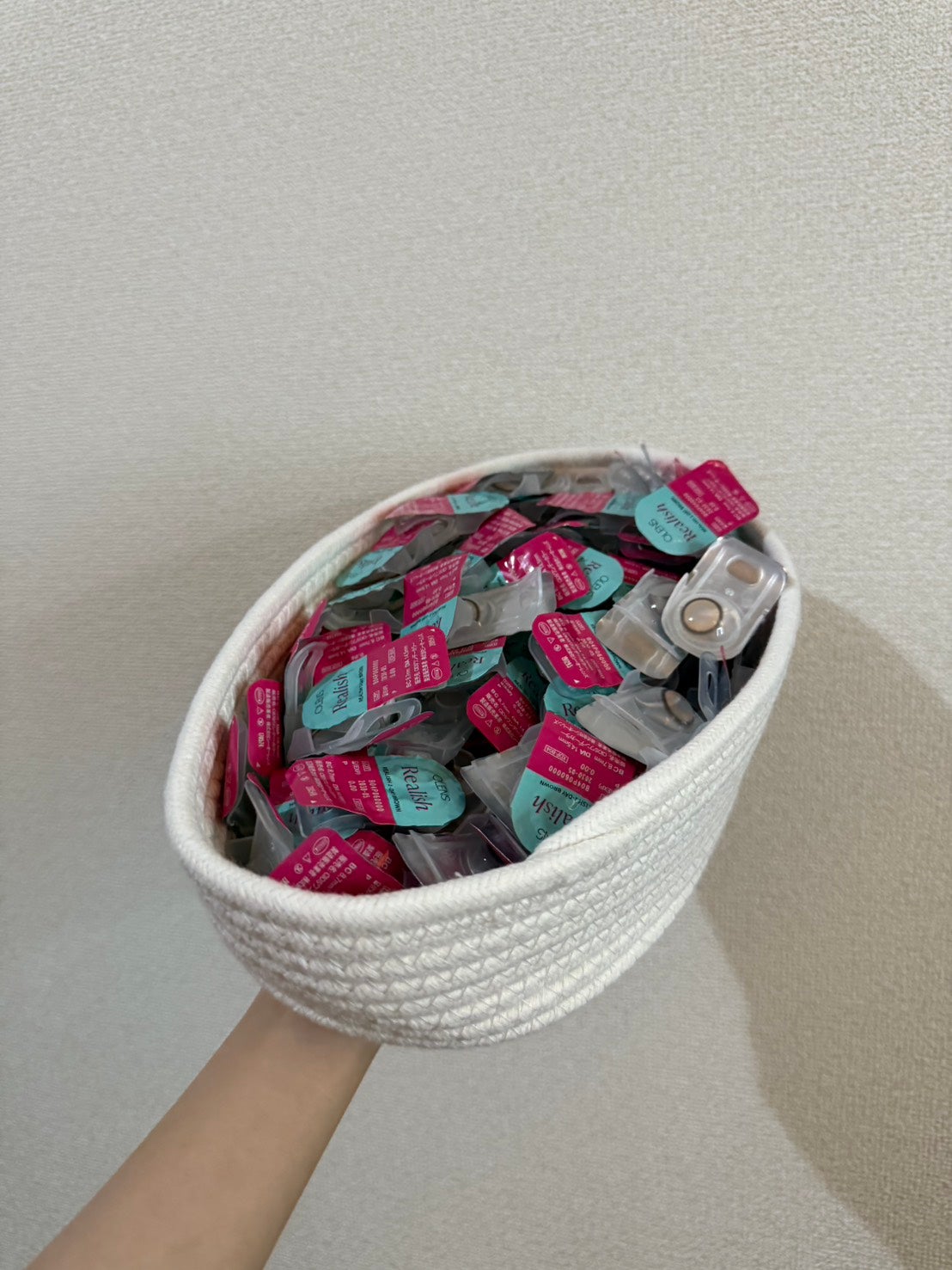 荻野目「Baron ROPPONGI」のカラコン（提供写真）