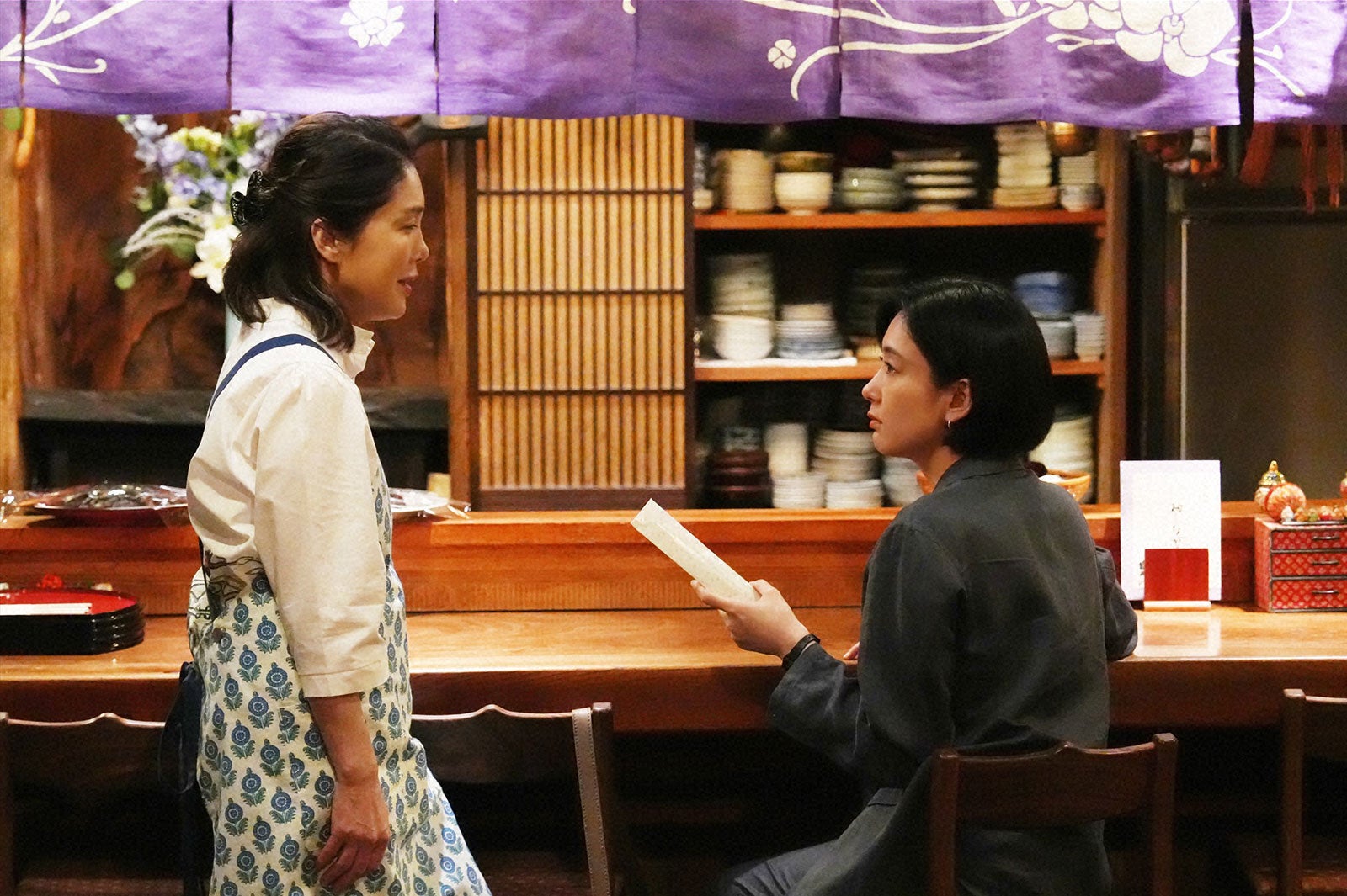 筒井真理子、水川あさみ「笑うマトリョーシカ」第2話より（C）TBS