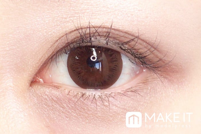 ルナソル/セレクション・ドゥ・ショコラアイズ/03 Chocolat Raisin 使用 (C)メイクイット