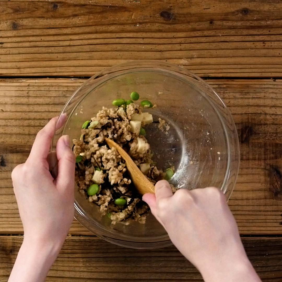 オートミールで 枝豆とチーズの塩こんぶおにぎり モデルプレス