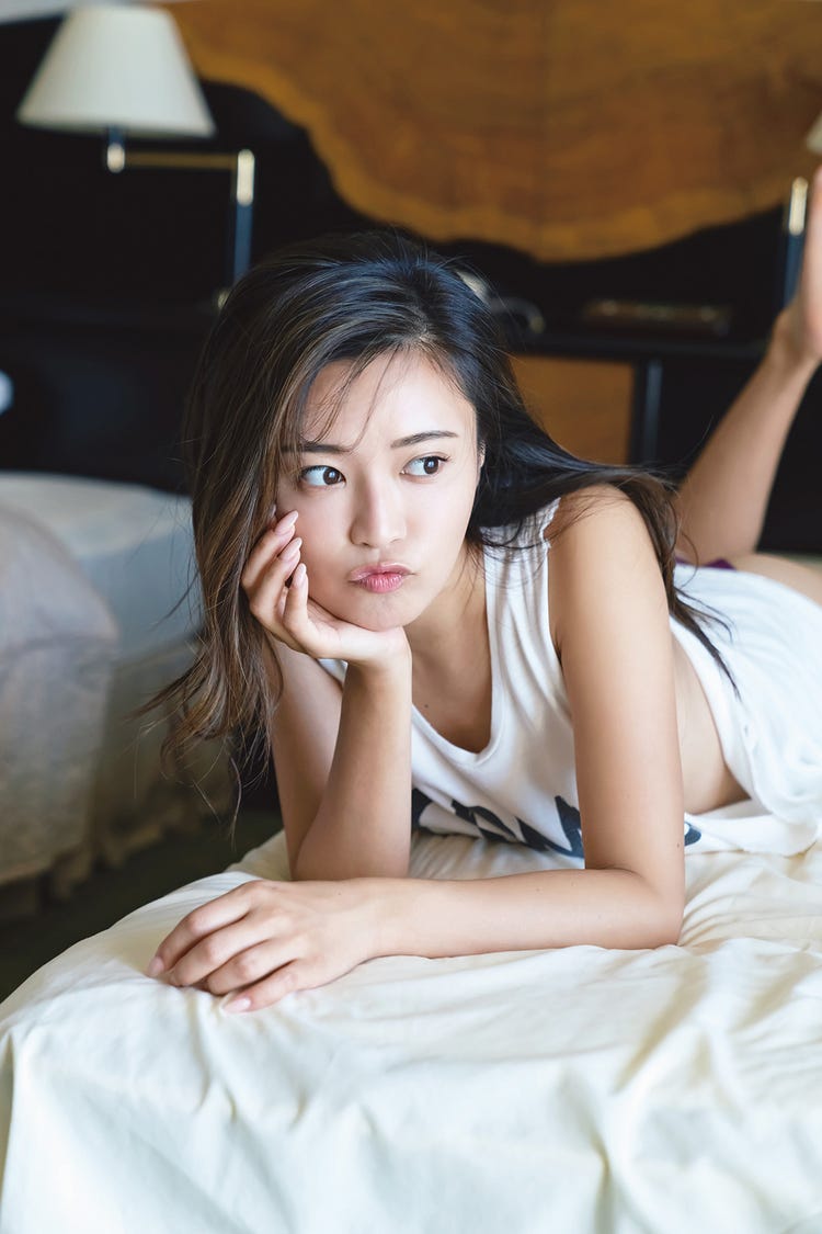 小島瑠璃子水着グラビアお尻 