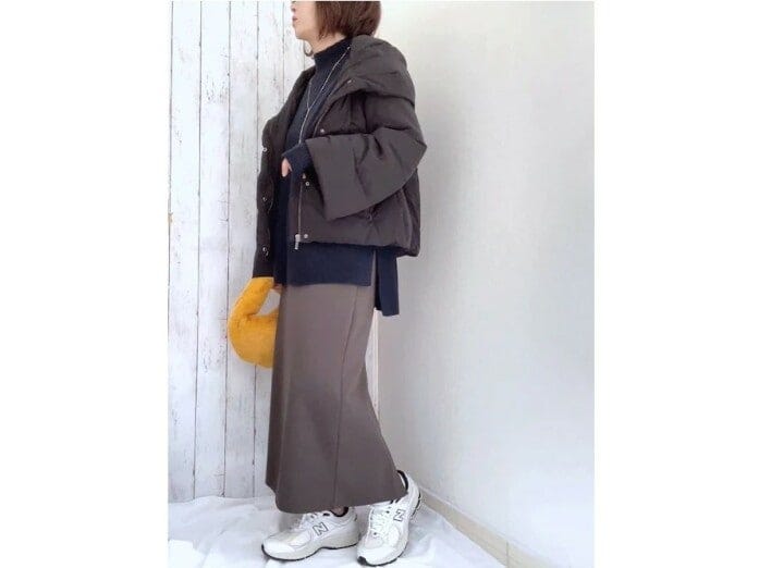 黒やグレーなどのダークカラーコーデのワンポイントにもぴったり 出典:WEAR