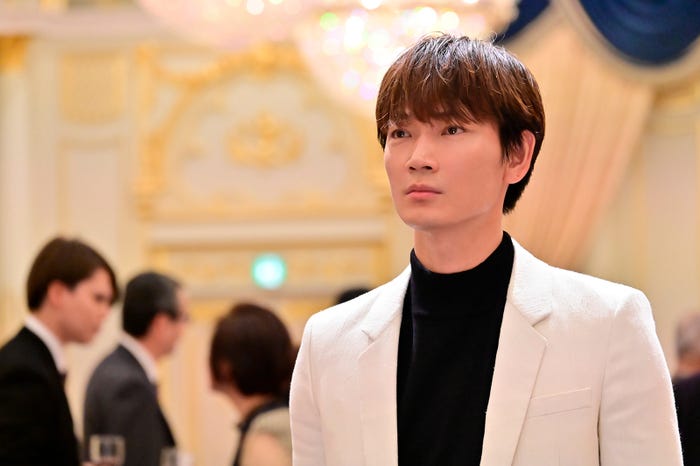 綾野剛「恋はDeepに」第2話より(C)日本テレビ