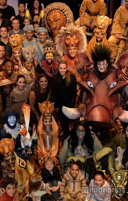 アンジェリーナ・ジョリー、こどもたちとミュージカル鑑賞