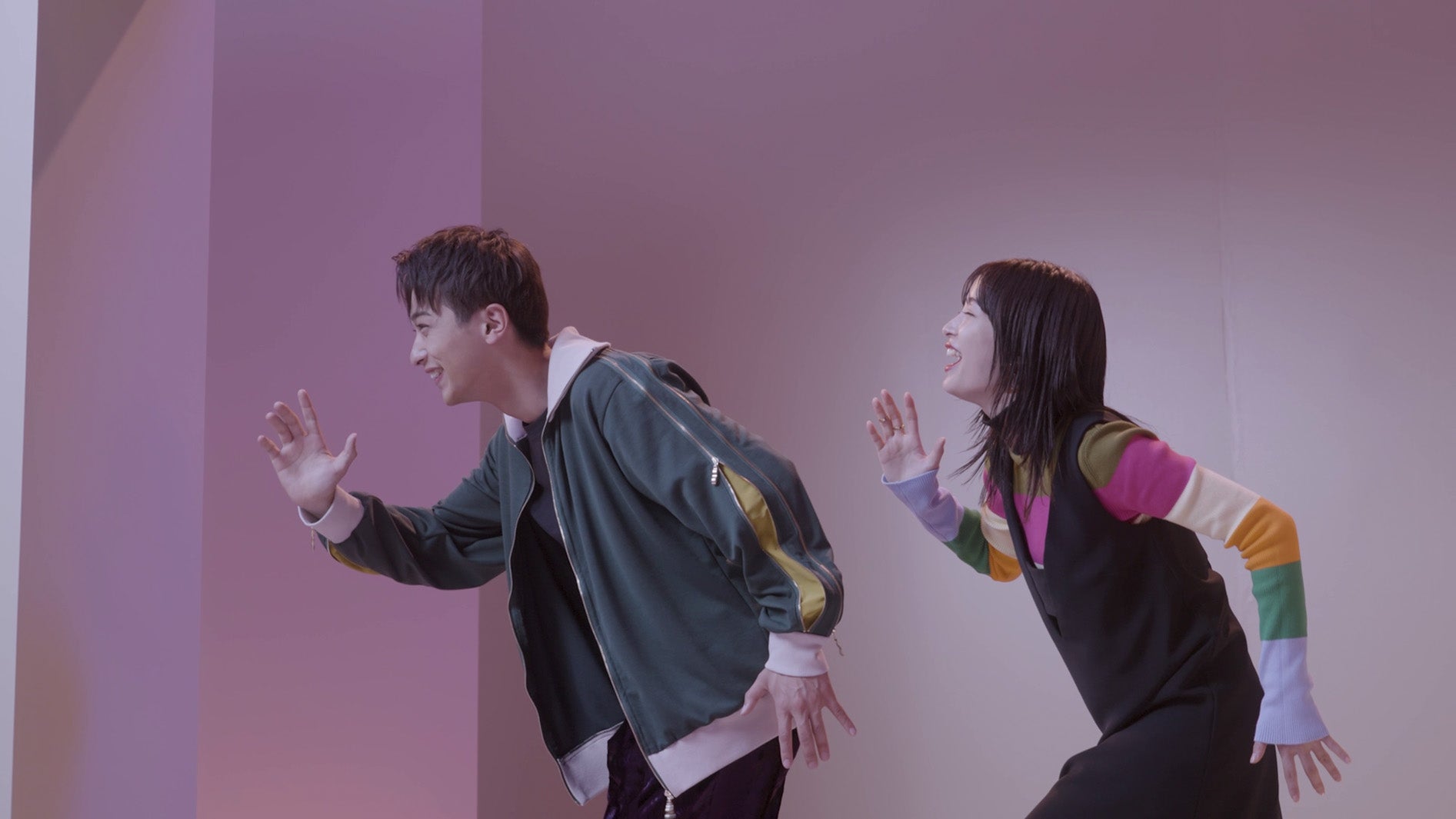 横浜流星、広瀬すず／新TVCM「ワクワクがリンクする。」INSTAX SQUARE Link篇メイキングより（提供写真）