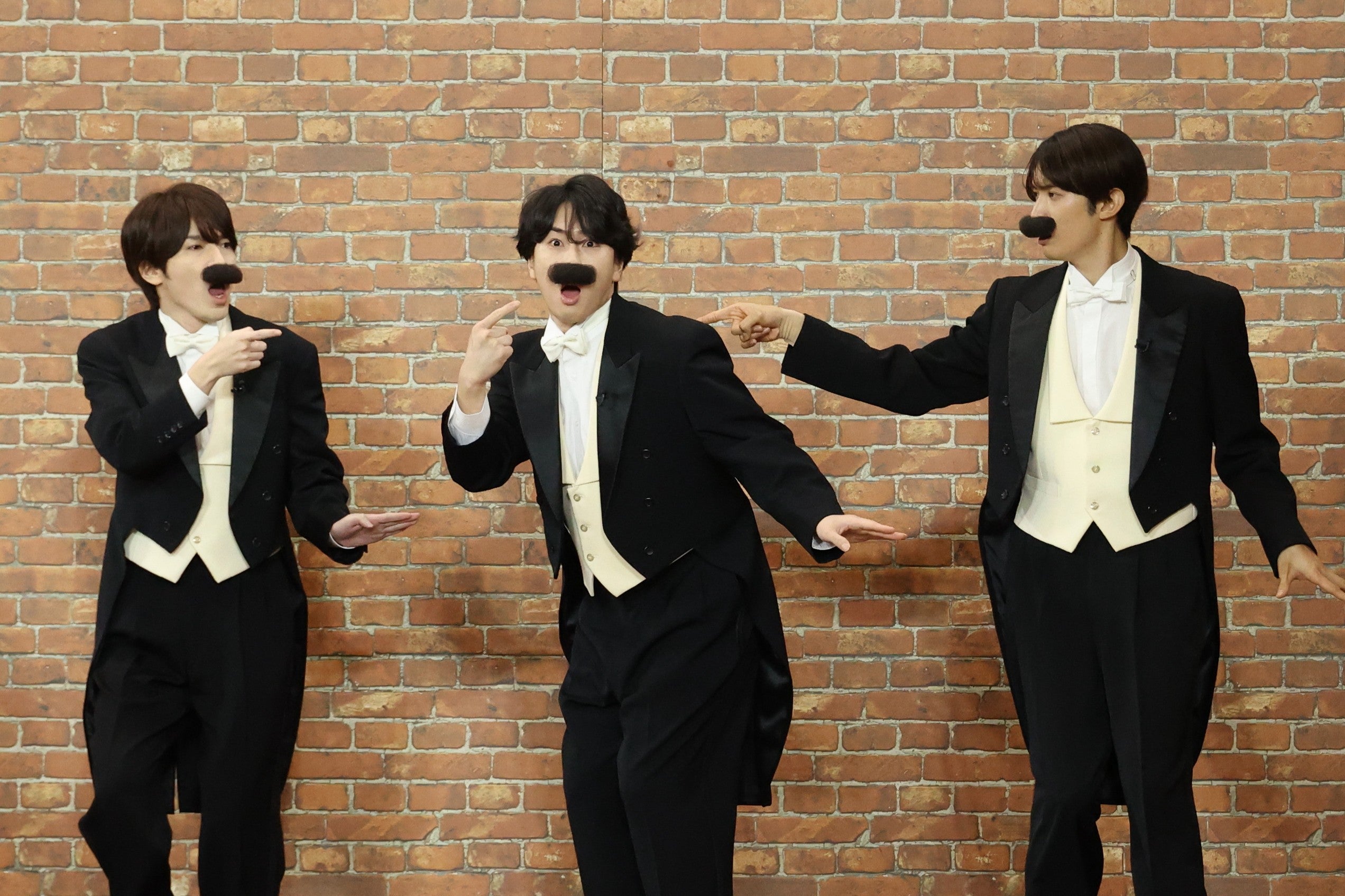 深澤辰哉、向井康二、宮舘涼太（C）フジテレビ