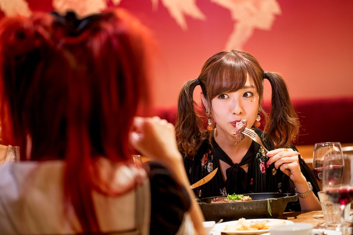 高級ディナーを堪能（写真提供：MBS）