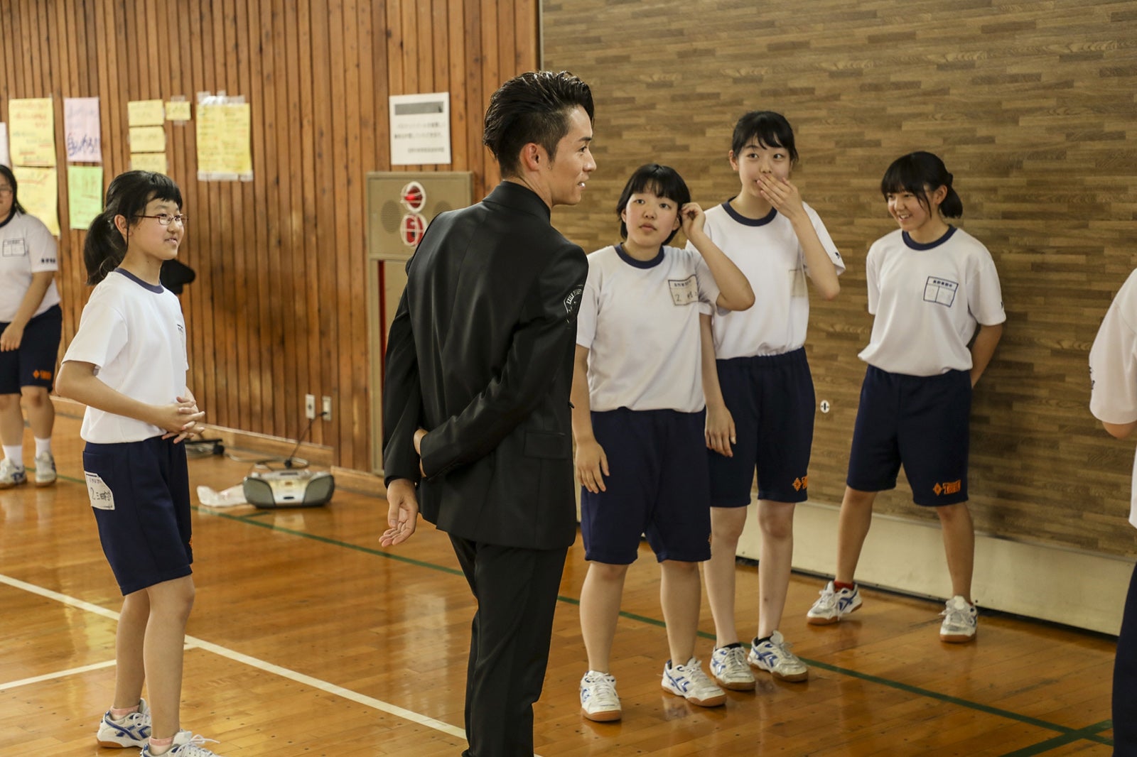 TETSUYAがダンス授業を視察（写真提供：LDH）