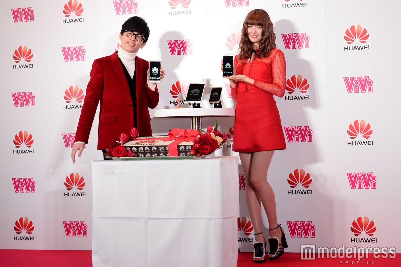 左から：藤森慎吾、八木アリサ （C）モデルプレス