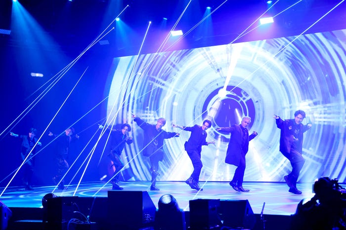 『LIVE×ONLINE COUNTDOWN 2020→2021 “RISING SUN TO THE WORLD”』より(提供写真)