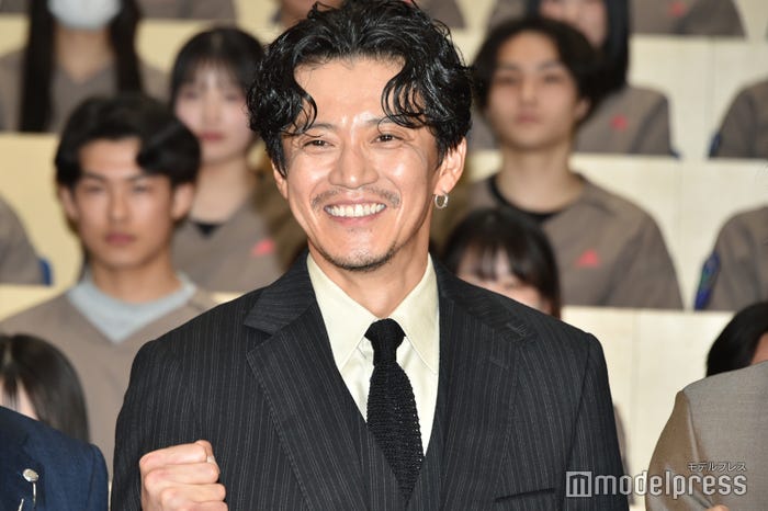 小栗旬(C)モデルプレス