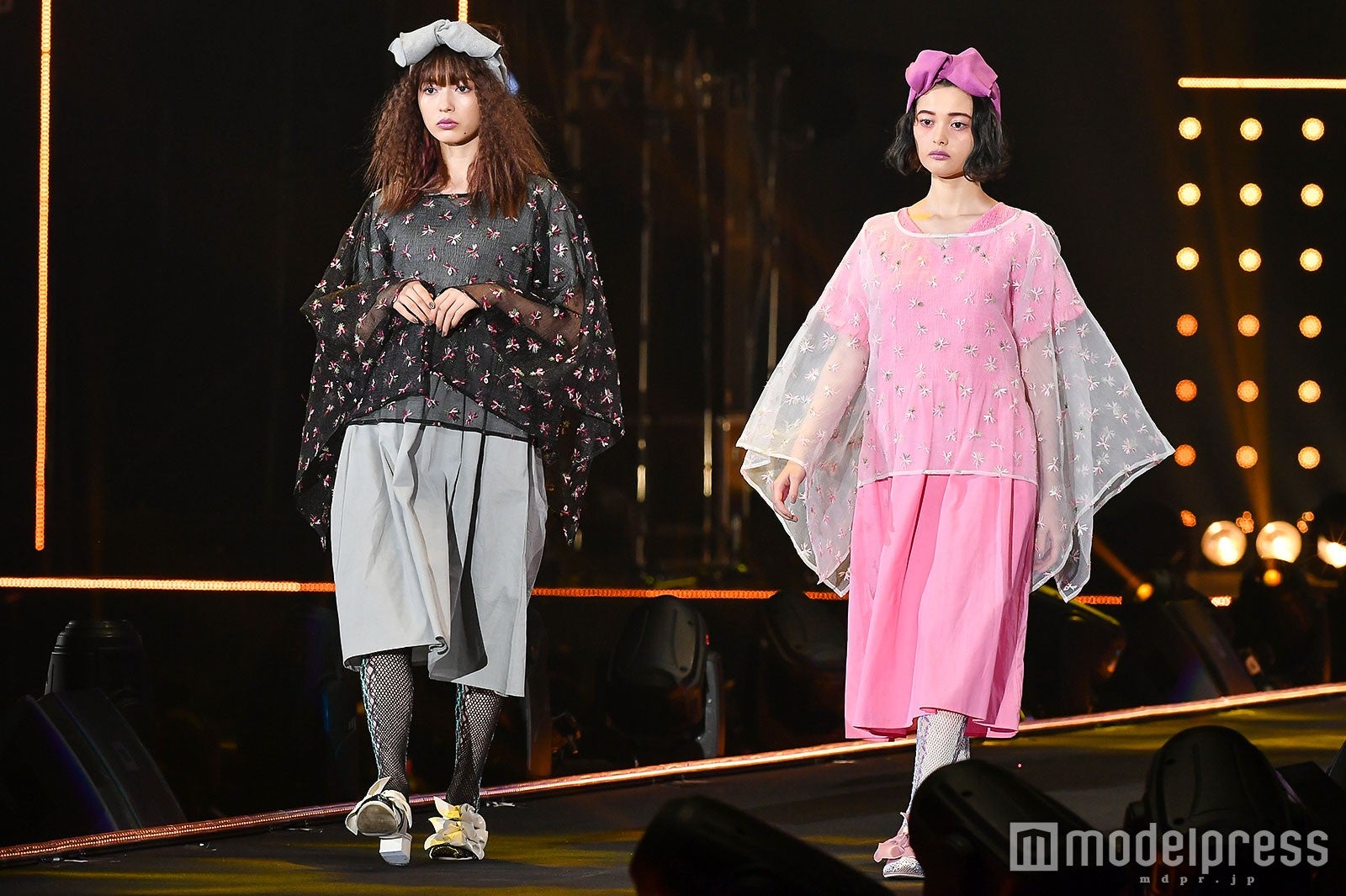 八木アリサ、玉城ティナ （C）モデルプレス