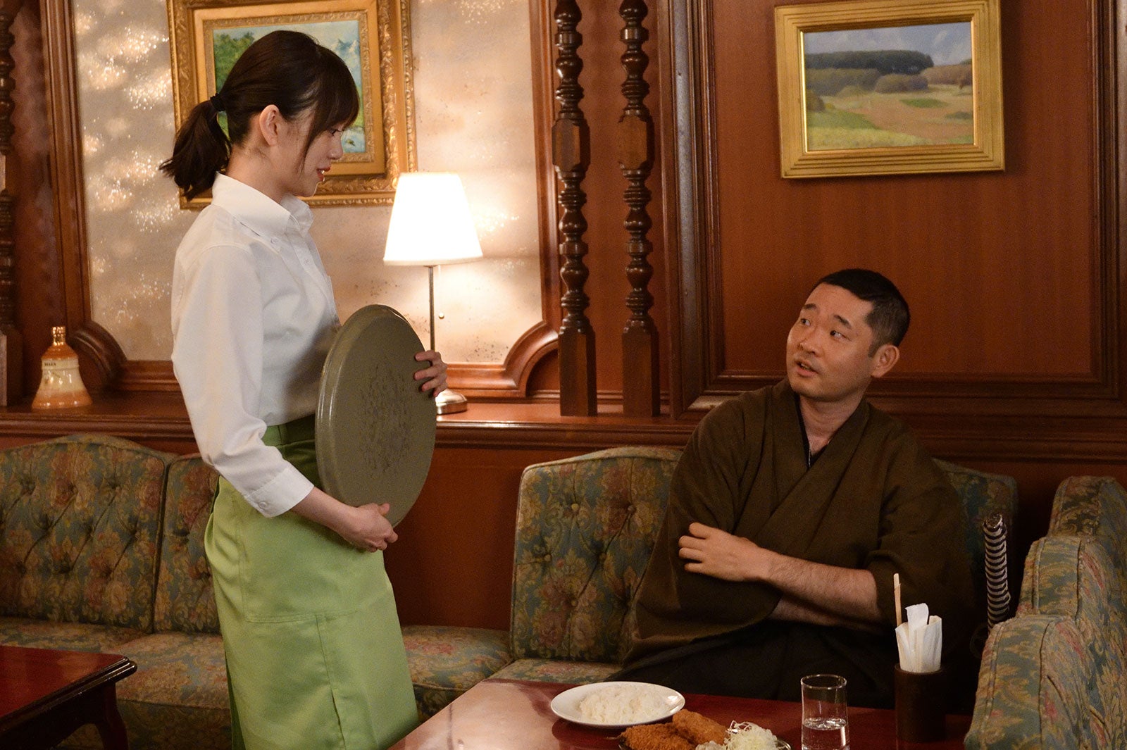 堀未央奈、今野浩喜（C）ドラマ「まったり！赤胴鈴之助」製作委員会／第6話より